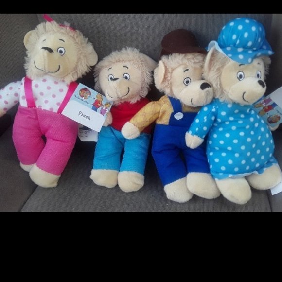 Box of 36 Assorted Stuffed Berenstein Bears Family Stuffed Animals Gifts - Picture 1 of 1
